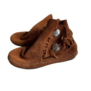Minnetonka Moccasins, size 8
